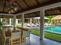 Villa Seseh Beach II, Pavilion al aire libre